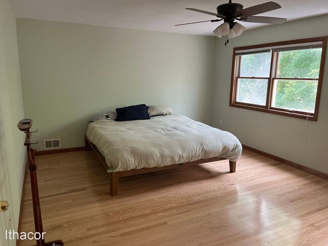 Building Photo - 3 br, 2.5 bath House - 169 Whitetail Dr