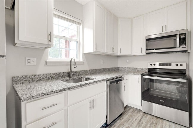 Building Photo - Two bedroom townhome, bath and half washer and dryer connections