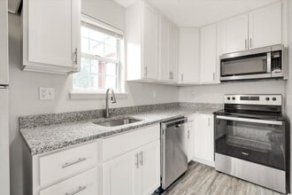 Building Photo - Two bedroom bath and half Townhome