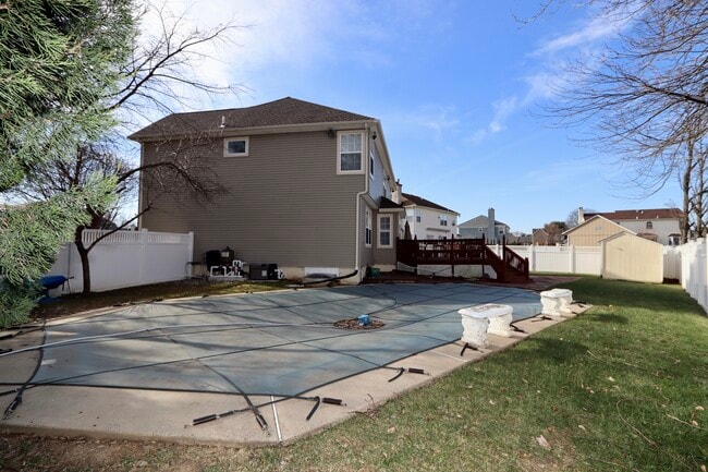 Building Photo - 2969 Columbia Dr