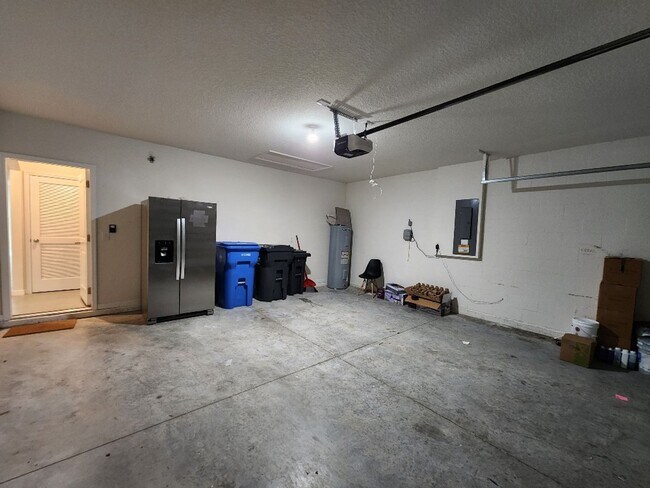 Building Photo - Gorgeous 2020 Construction, LIKE NEW!!! 3-...