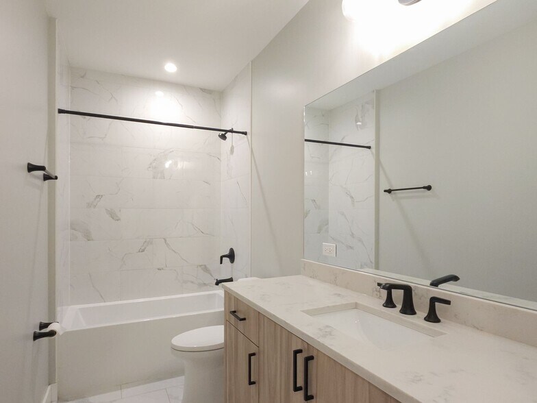 Building Photo - 2537 N Campbell Ave