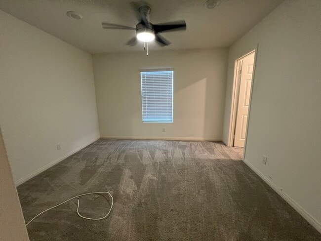 Building Photo - 3 Bedroom Plus Bonus Room Single Family Ho...