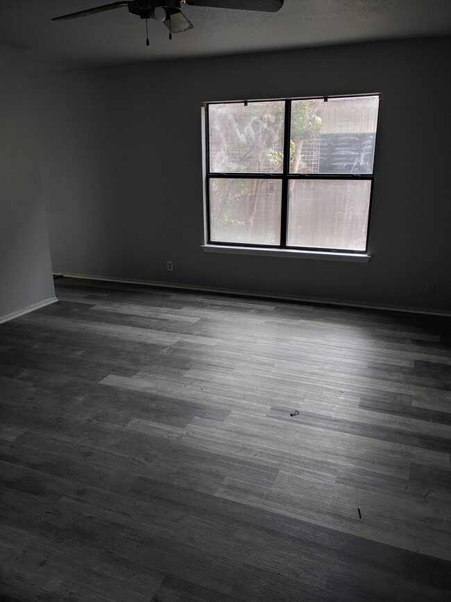 Building Photo - 9226 Chinon