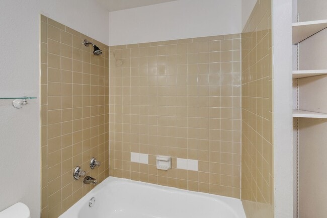 Building Photo - Cozy 2-Bedroom Condo Near CMU & St. Mary’s...