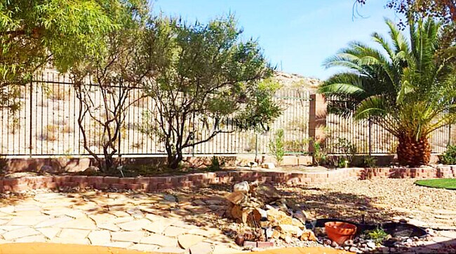 Building Photo - SINGLE STORY 3 CAR GARAGE SOUTHERN HIGHLAN...