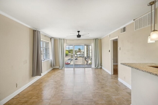 Building Photo - 3040 NE 16th Ave