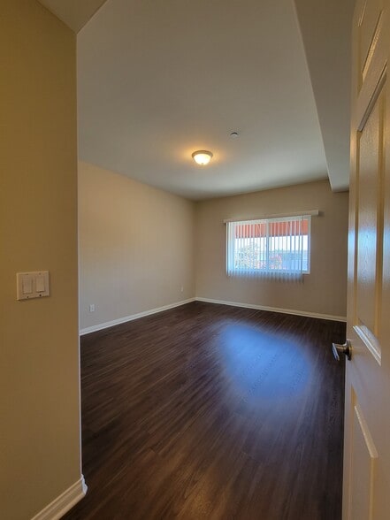 Building Photo - 9610 Zelzah Ave