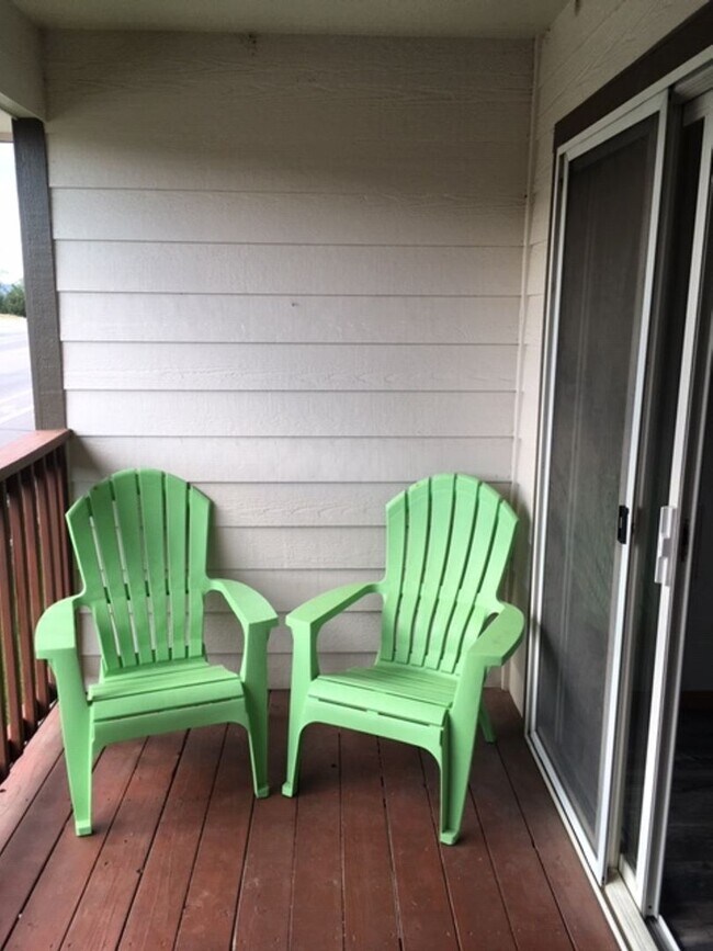 Building Photo - Fantastic Condo with Mountain Views