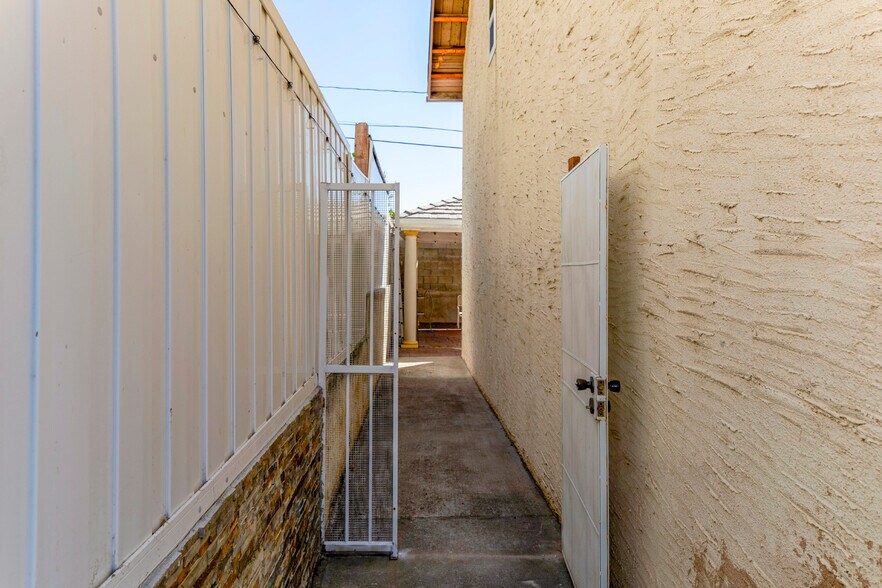 Building Photo - 10455 Glory Ave
