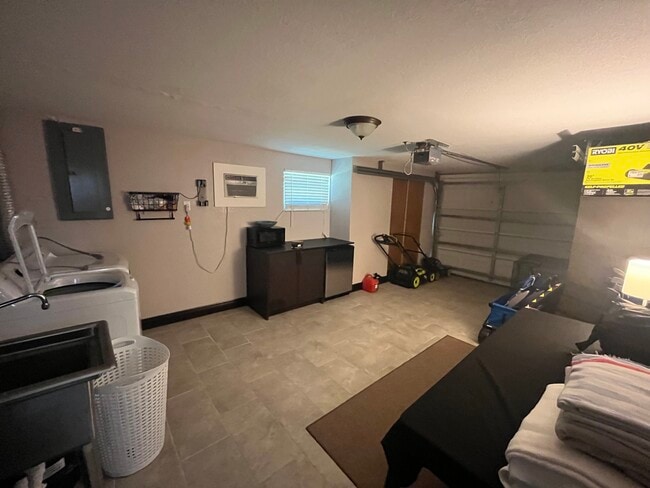 Building Photo - 1270 Riverbreeze Blvd