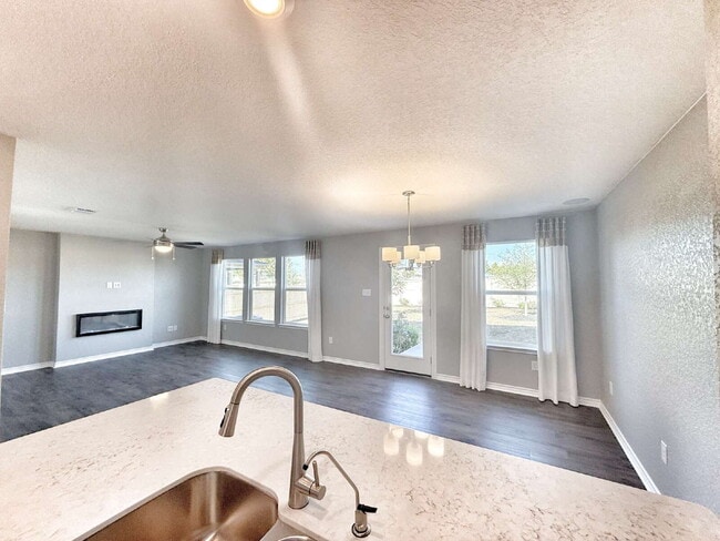 Building Photo - Immaculate Two Story Home in Legend Point ...