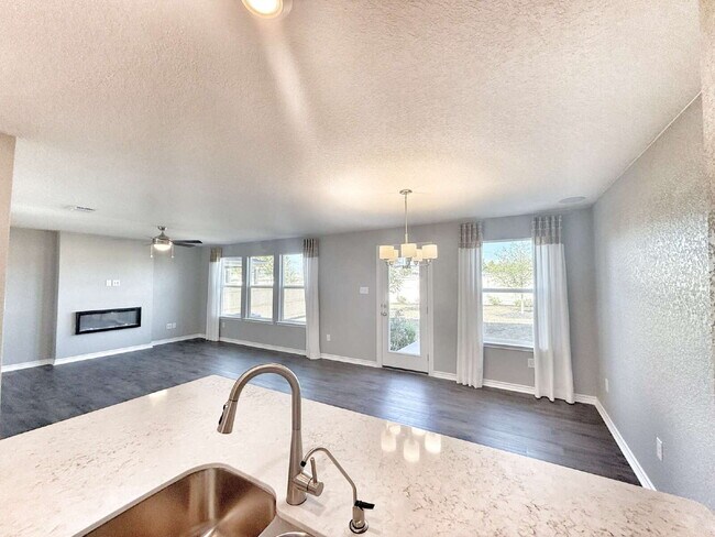 Building Photo - Immaculate Two Story Home in Legend Point Just Minutes from IH-35, shopping and area school!