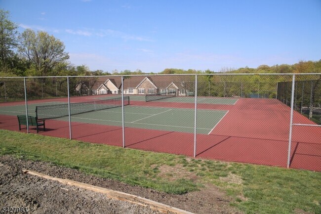 Building Photo - 18 Rosewood Ct