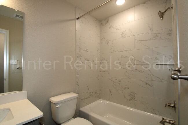 Building Photo - 505 Bonnie Dr