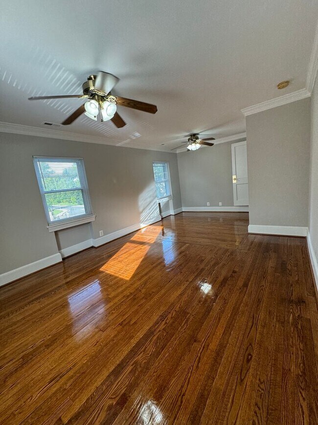 Building Photo - 67 E Shirley Ave