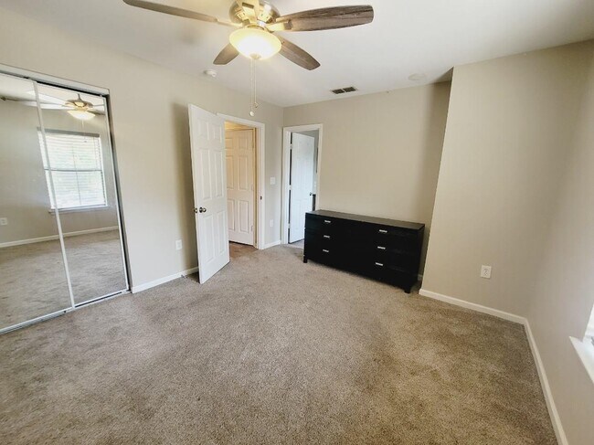 Building Photo - 741 White Dr