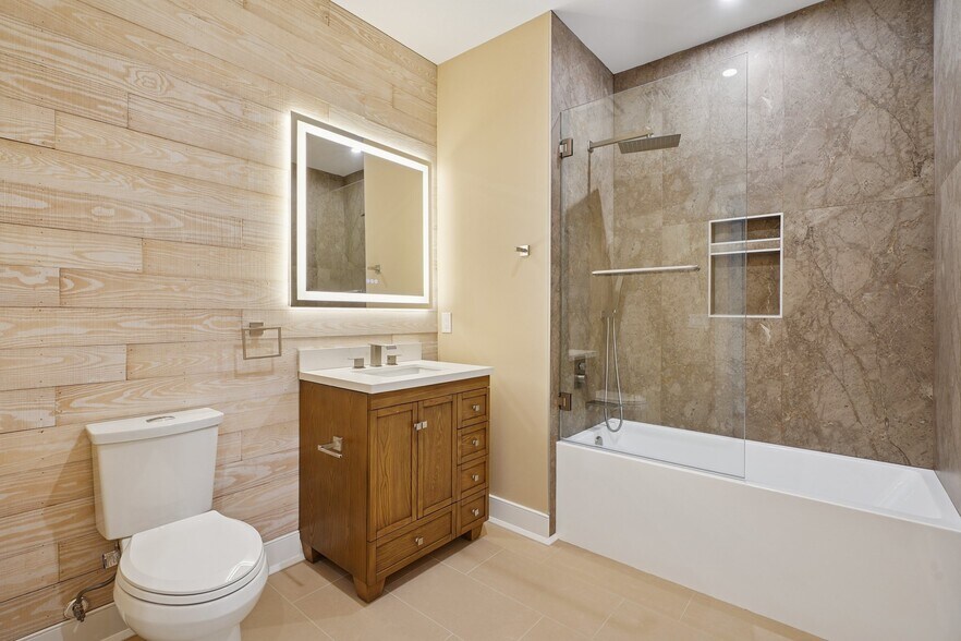 Full Bath - 106 Montgomery St