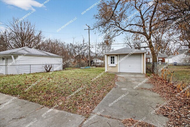 Building Photo - Lovely 3-Bedroom, 1.5-Bathroom Brick Bungalow for Rent in Redford Twp.!