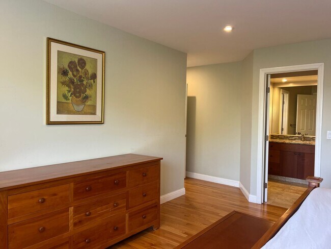 Building Photo - Largest of the very popular Kay floor plan...