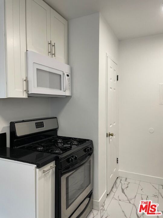 Building Photo - 12823 Kling St