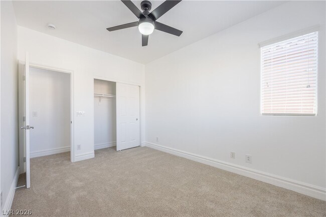 Building Photo - 212 Fairway Woods Dr