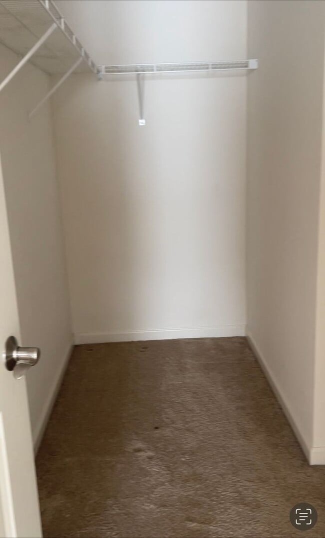 Building Photo - RANCH STYLE HOME - 4 Bed 2 Bath