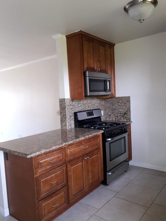 kitchen - 2743 Camulos St