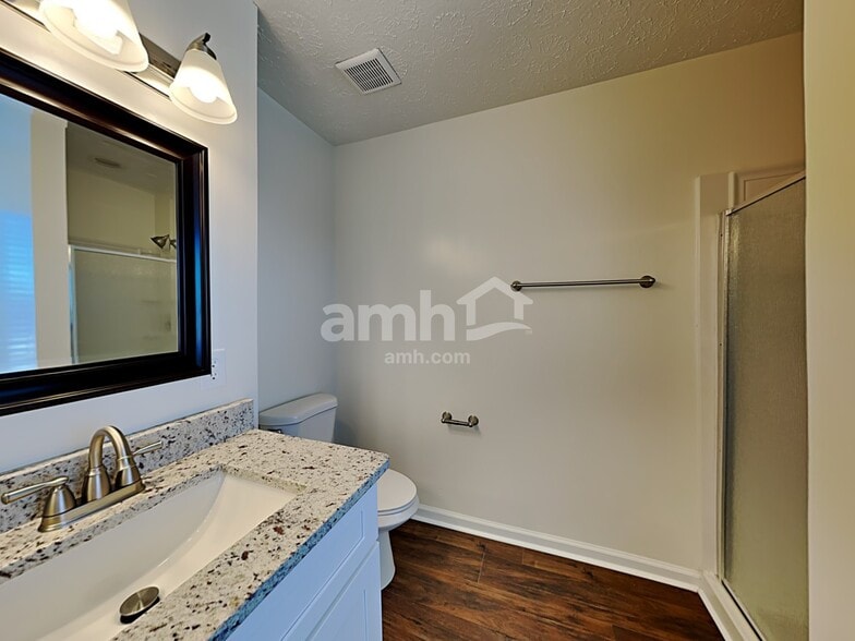 Building Photo - 2648 Sutherland Dr