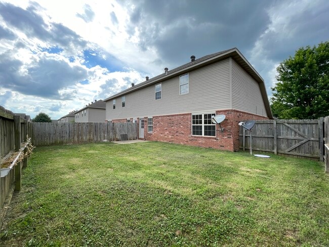 Building Photo - 3201 SW Amberwood Ave