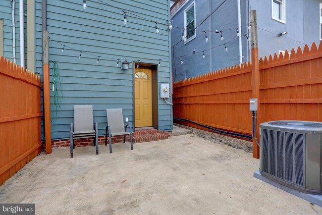 Building Photo - 2308 E Fairmount Ave