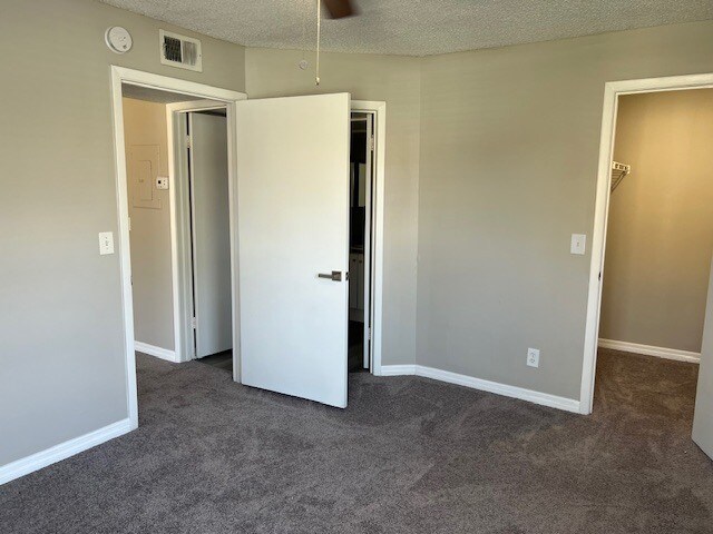 Building Photo - 345 Lakepointe Dr