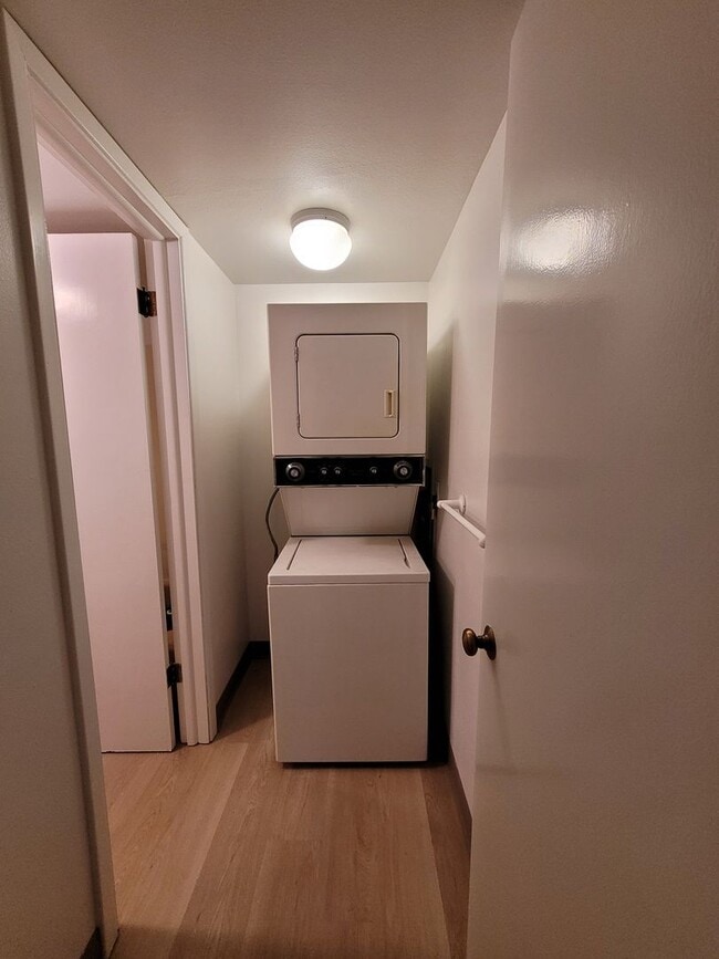 Building Photo - 15t1426