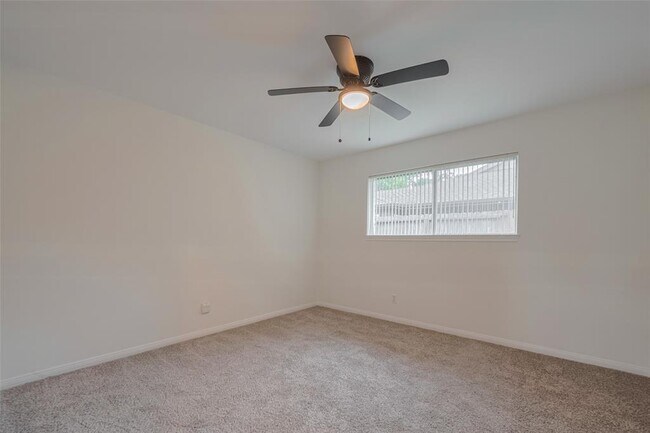 Building Photo - 605 Sorrento Dr
