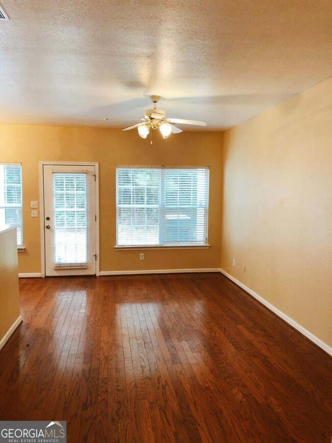 Building Photo - 301 Brookview Dr