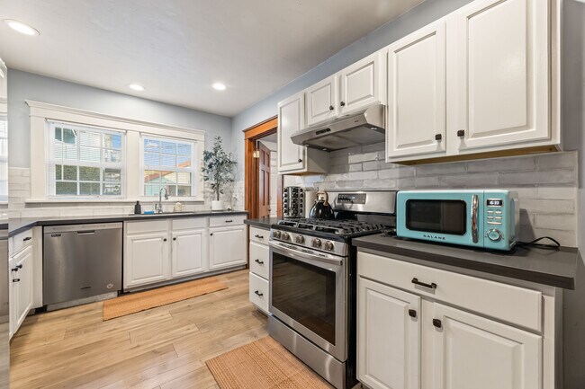 Building Photo - 732-736 Redondo Ave