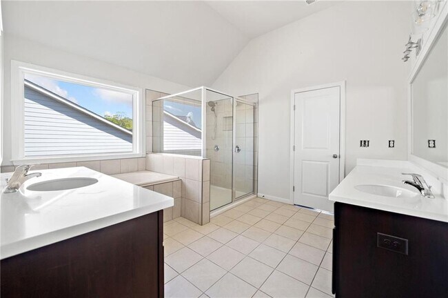 Building Photo - 4180 Woodwind Dr