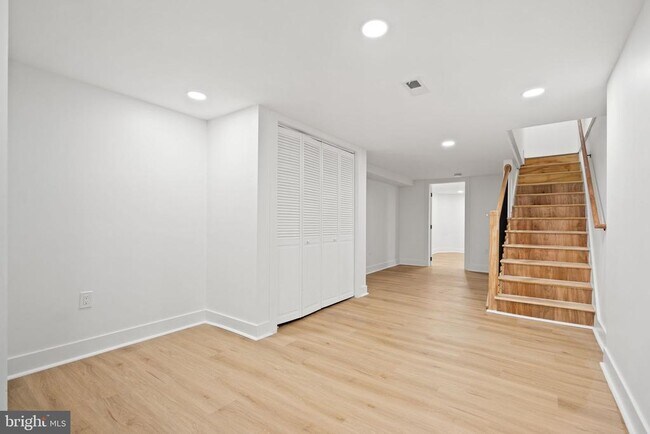 Building Photo - 711 McCabe Ave