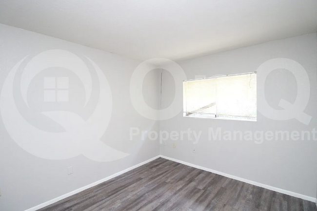 Building Photo - 3002 E Waltann Ln