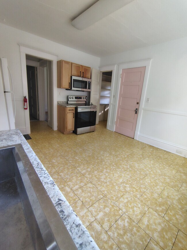 Building Photo - 1812 S 4th St