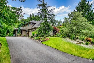 Building Photo - Gorgeous Large Home on North End of Island