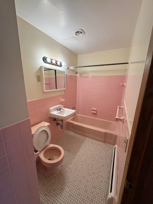 Building Photo - 556 Jenks Ave E