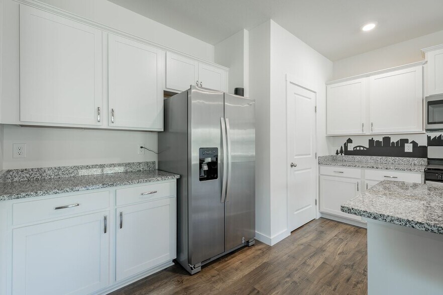 Building Photo - 10815 Upland Dr