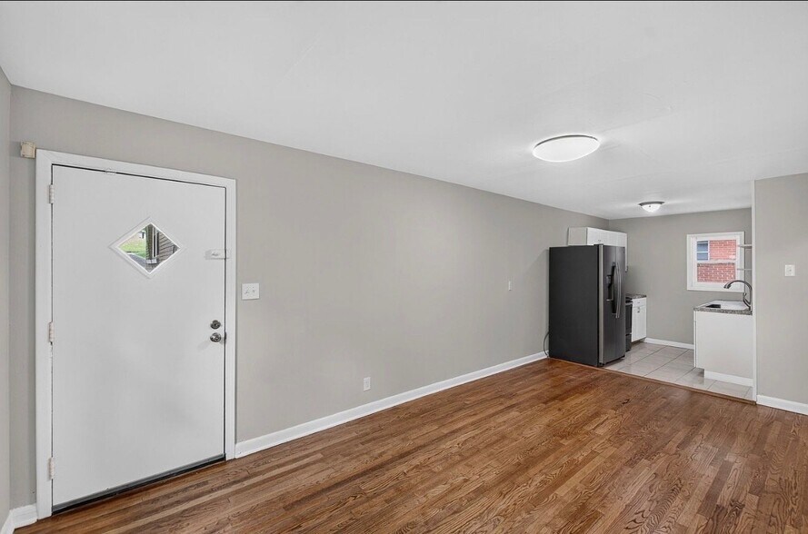 Building Photo - 1121 Glendale Dr