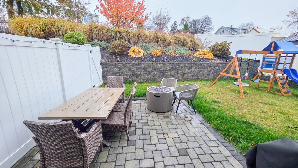 Building Photo - 279 Suffolk Ave