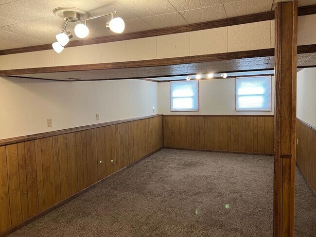 Building Photo - 219 W Market St