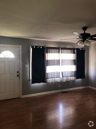 Building Photo - 2 bedroom , 1 bath house