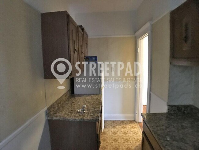 Building Photo - bedroom in Malden MA 02148