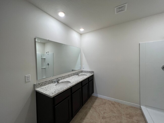 Building Photo - BRAND NEW CONSTRUCTION!! Avalon Park Commu...