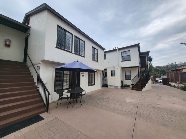 Building Photo - Quaint and Cozy 1x1 apartment in the histo...